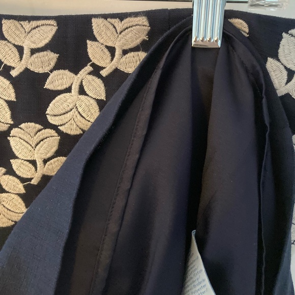 Boden tulip embroidered A line skirt, size 10L - Picture 2 of 8